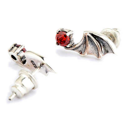 Macro detail of the open four-prong basket under the round faceted red cubic zirconia