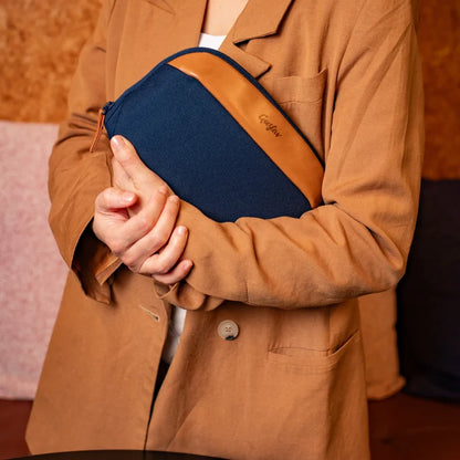 Echo Tech Pouch – side view showing slim profile