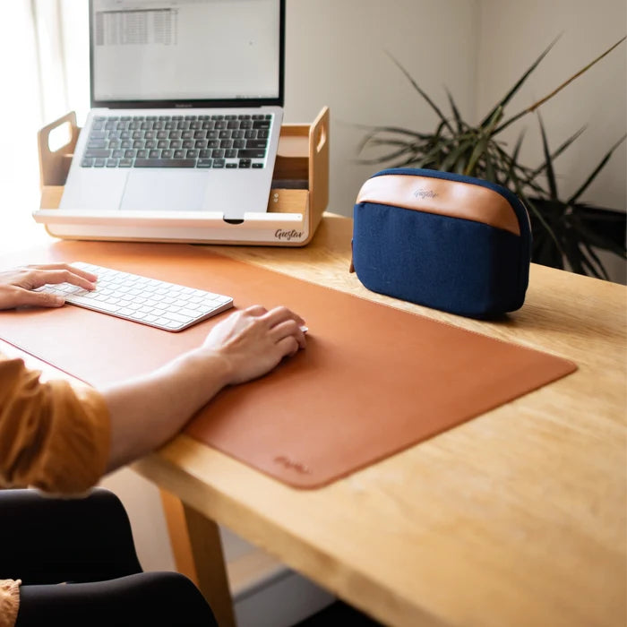 Echo Tech Pouch – all compartments visible for desk sharing setup