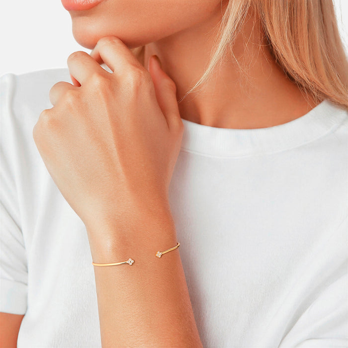 Goldener Armreif mit Blüten-Anhänger