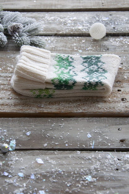 Mistletoes Pattern Universal Yarn