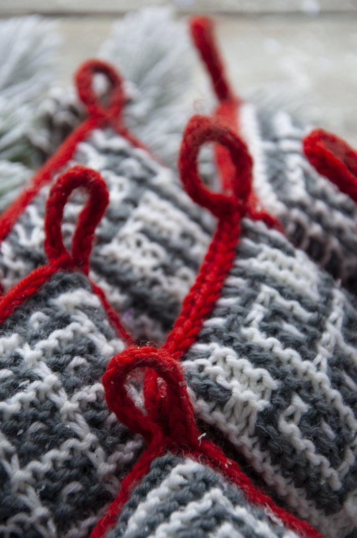 Mosaic Ornaments Pattern Universal Yarn
