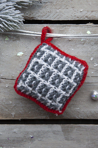 Mosaic Ornaments Pattern Universal Yarn